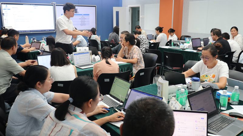 叉车实操考试流程：揭秘实操考试关键步骤