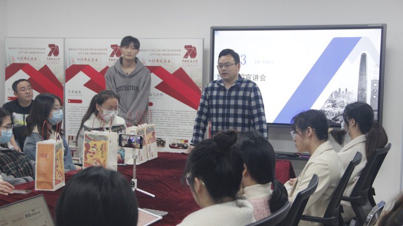 选址原则：贴近目标学员，交通便利